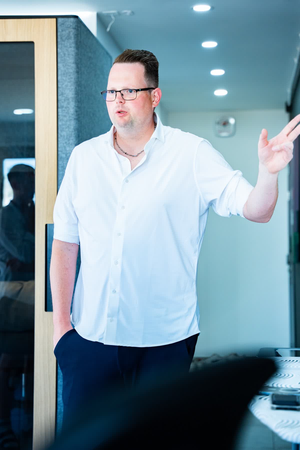 Christian Engelhardt erklärt etwas in einem Workshop