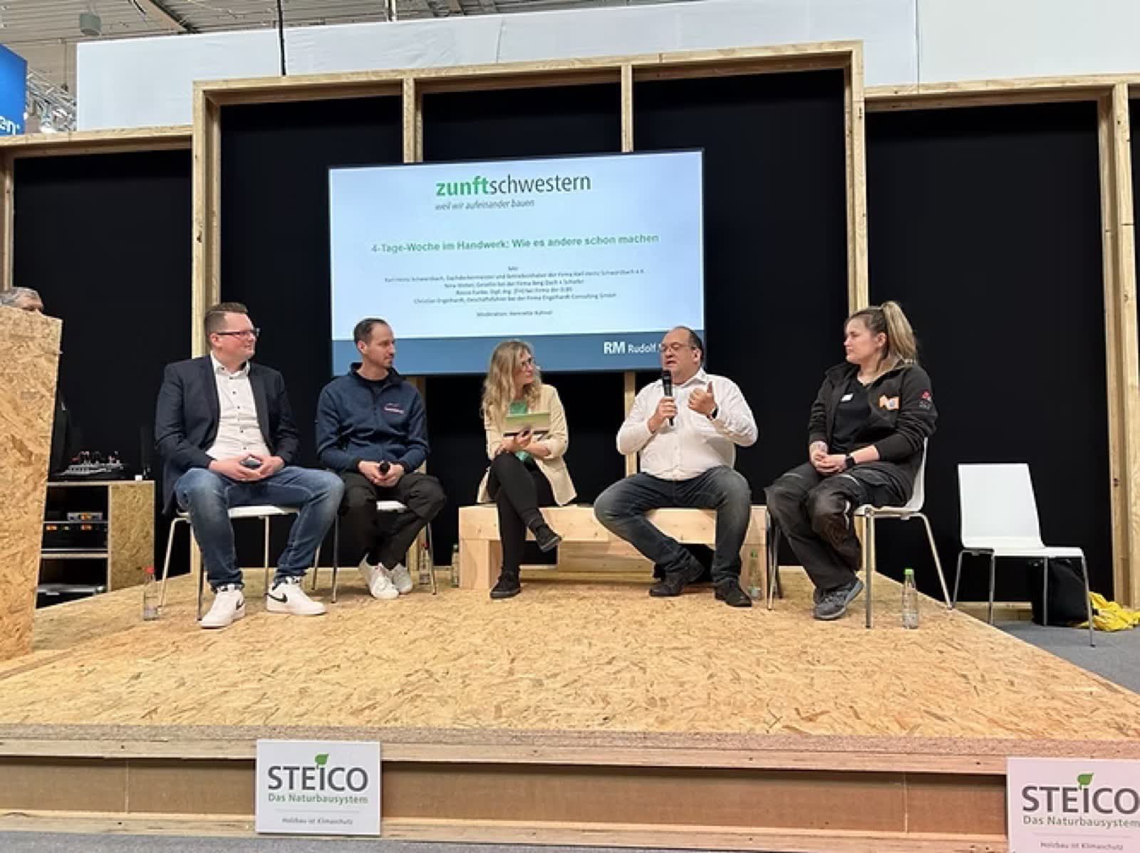 Podiumsdiskussion auf der DACH+HOLZ International in Stuttgart